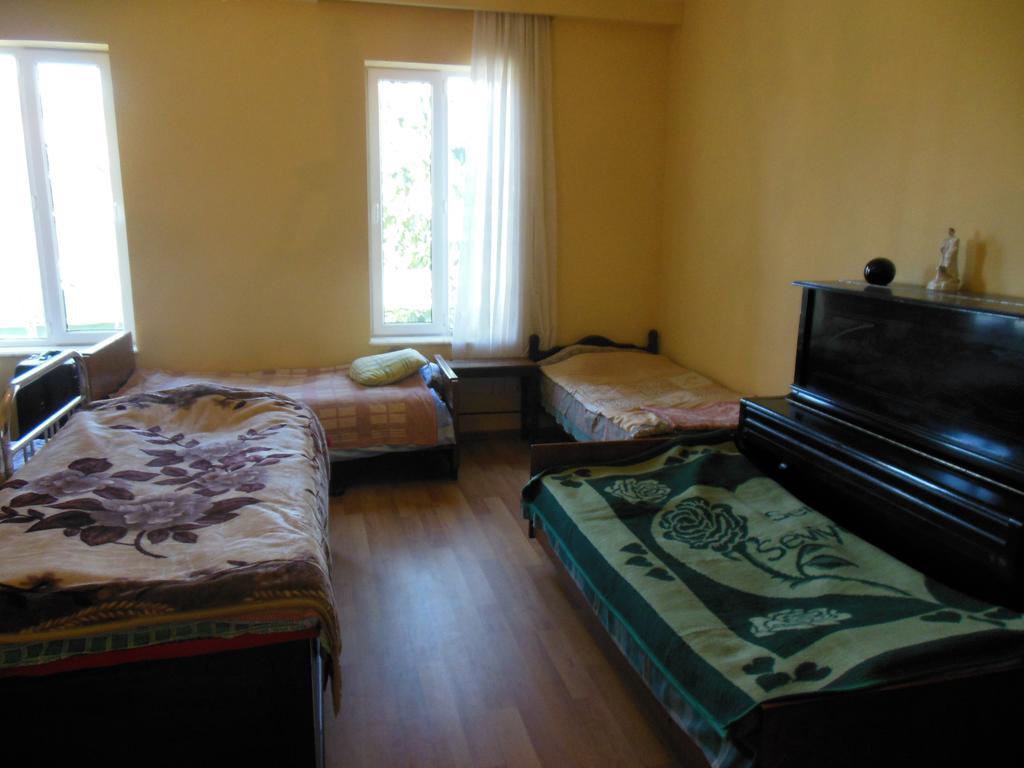 Medico And Suliko Guest House Kutaisi Ruang foto