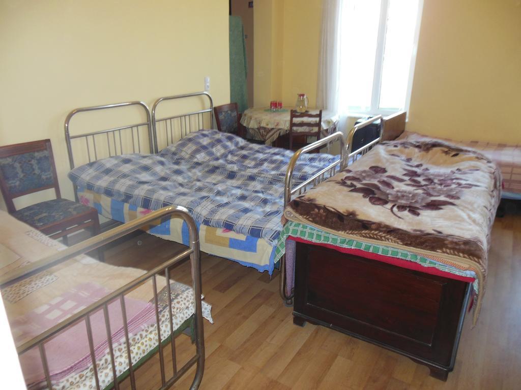 Medico And Suliko Guest House Kutaisi Ruang foto