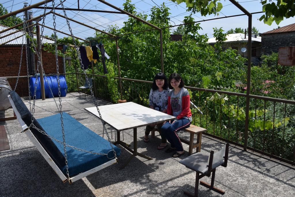 Medico And Suliko Guest House Kutaisi Bagian luar foto