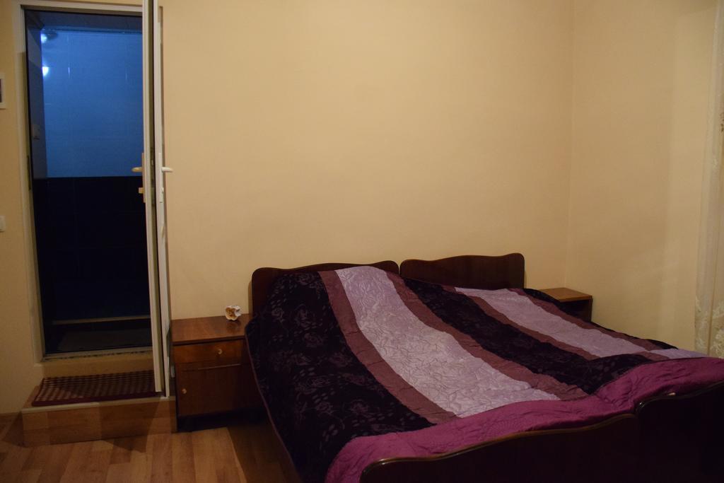Medico And Suliko Guest House Kutaisi Bagian luar foto