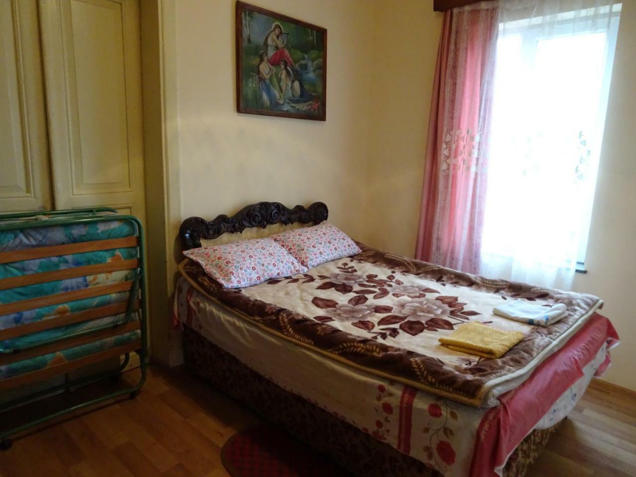 Medico And Suliko Guest House Kutaisi Bagian luar foto